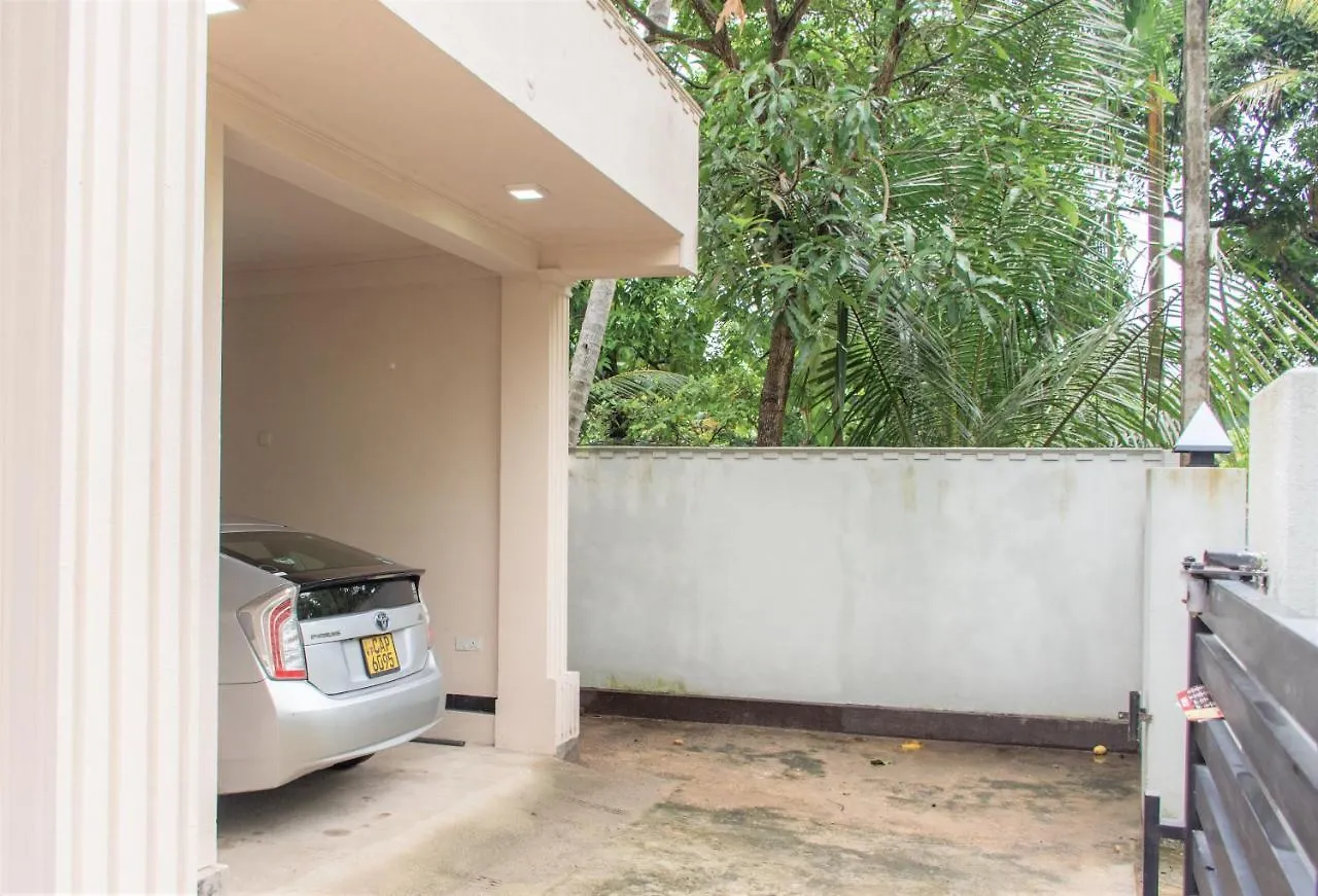 Transit Trails Bed & Breakfast Katunayake