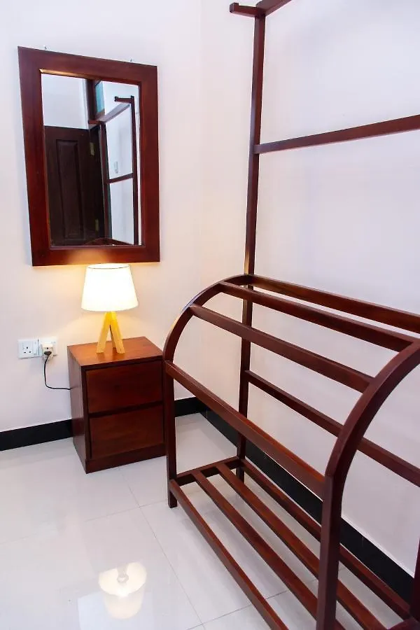 Transit Trails Bed & Breakfast Katunayake