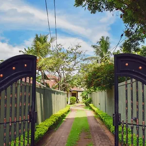 Agasthi Airport Close Bed & Breakfast